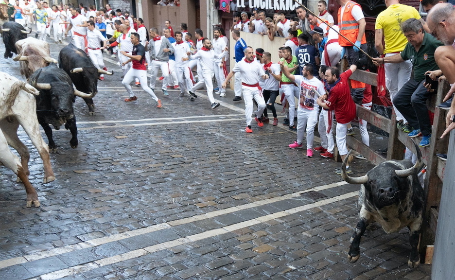 Topetazo contra las vallas, justo debajo del pastor. Topetazo contra las vallas, justo debajo del pastor.