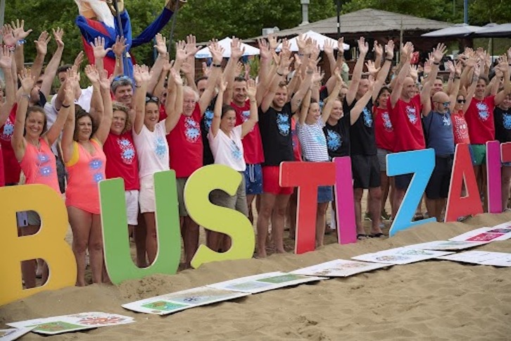 Esklerosi anizkoitzari aurre egiteko ekitaldietako bat, irudian. 