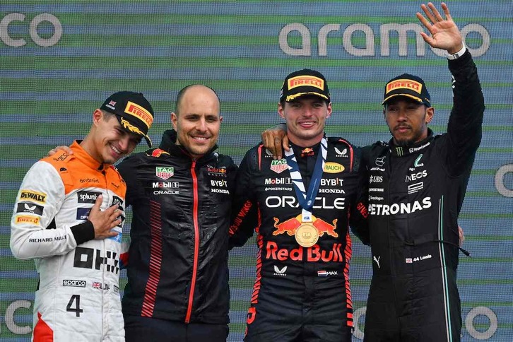 La afición inglesa ha podido celebrar el podio de Norris y Hamilton.