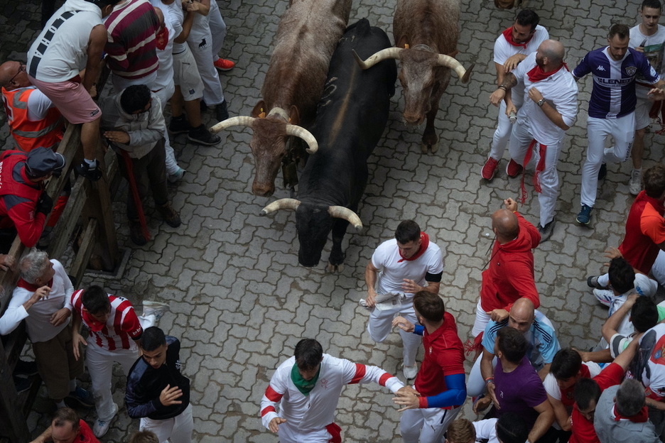 Descenso hacia el callejón.