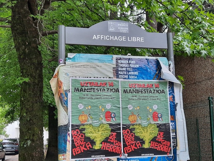 U14 kolektiboak etzi manifestatzeko deia zabaldu du afixak ezarriz, hala nola Hendaian.