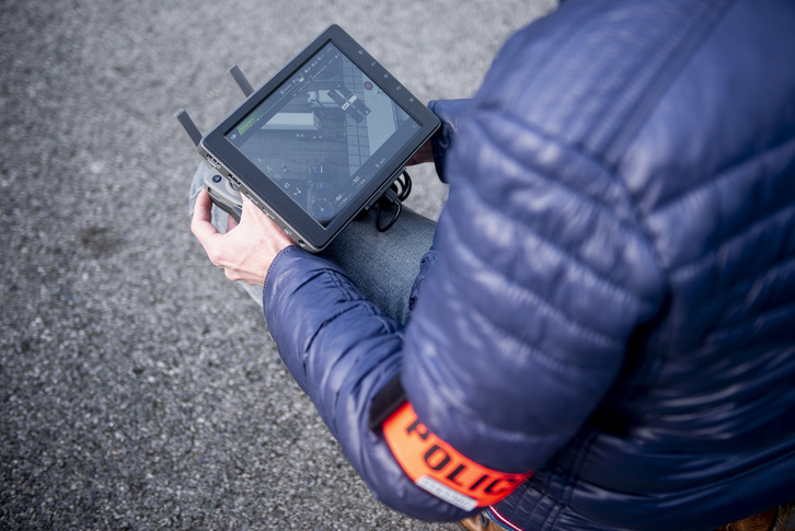 La decisión judicial deja en suspenso la orden de la Prefectura, que autorizaba el uso de drones para captar a las personas migrantes.