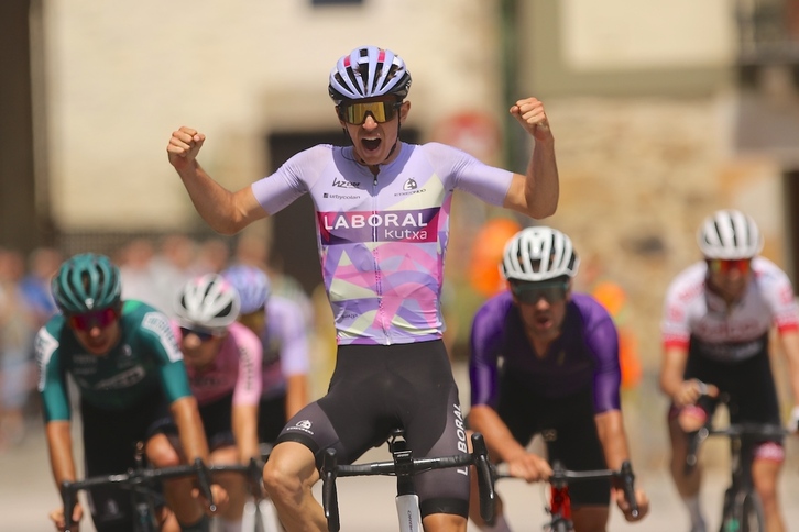 Nicolás Alustiza celebra uno de sus triunfos.