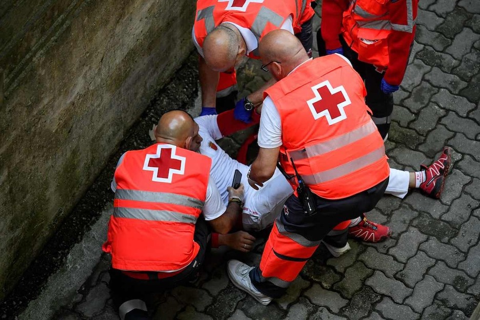 Uno de los heridos (no es el corneado) en la zona del callejón. Uno de los heridos (no es el corneado) en la zona del callejón.