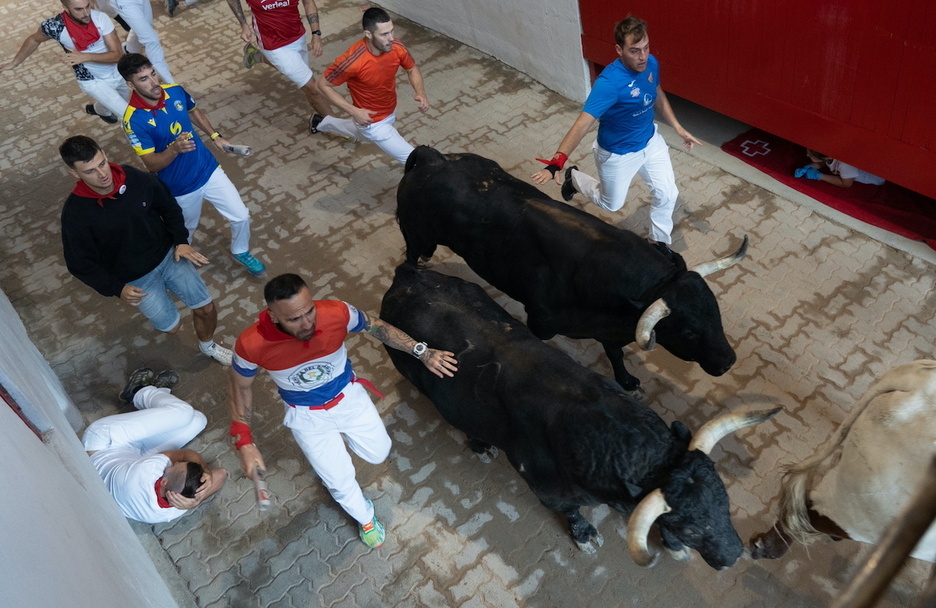 Entrando en la Plaza. Entrando en la Plaza.