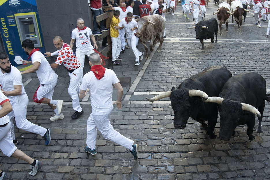 Dos Victorianos se preparan a cambiar de calle. Dos Victorianos se preparan a cambiar de calle.