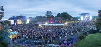 Kobetamendiko panoramika. Larunbatean, 40.000 ikusle elkartu ziren.