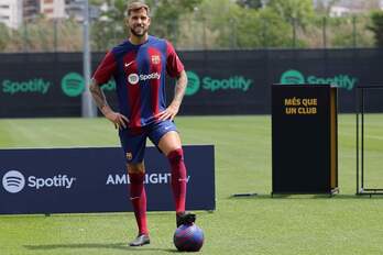 Iñigo Martínez en su presentación como jugador del Barcelona.