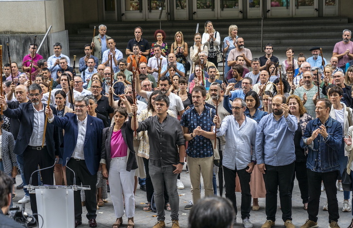 EAEko Auzitegi Nagusiaren aurrean egin dute agerraldia.