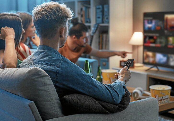 Etxe askotan kontratatutako «streaming» zerbitzuak murrizten ari dira.