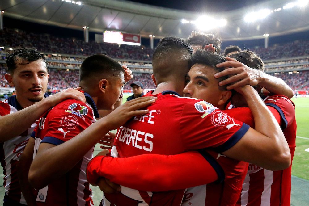 Jugadores de las Chivas de Guadalajara celebran un gol. (Ulises RUIZ / AFP)