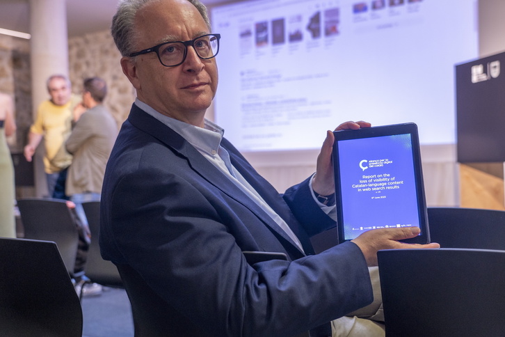 Albert Cuesta Zaragosí, en la conferencia de prensa que ofreció junto con la Fundación Puntueus este martes en Donostia.