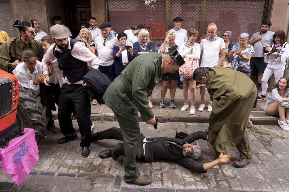 Guardia zibil bat herritar bati mehatxuka...