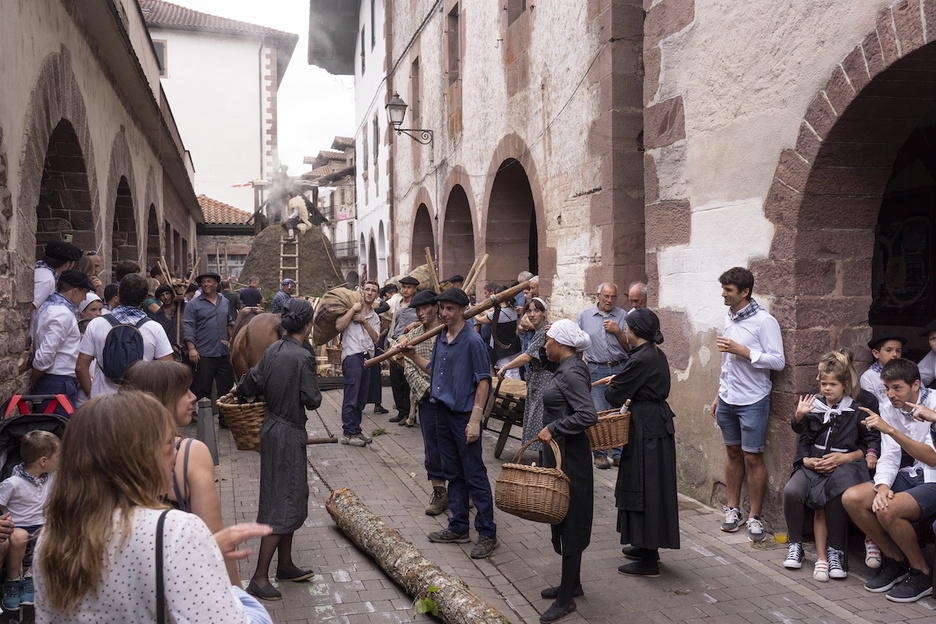 Txondor ikusgarri bat ere erakutsi dute.