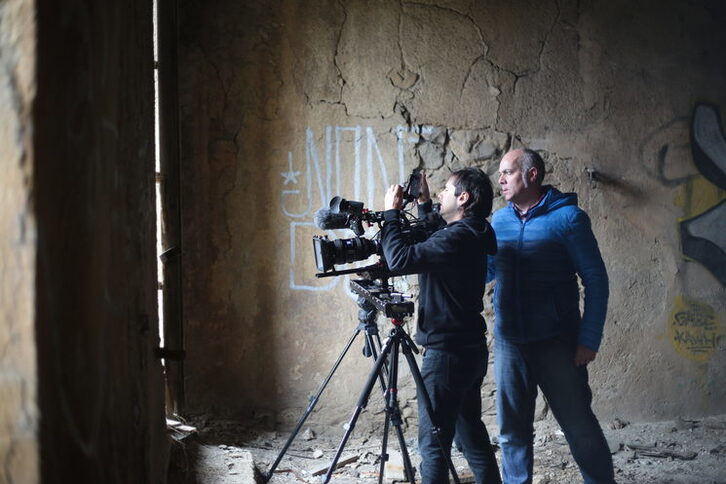 Iñaki Alforja e Iban Toledo, en el rodaje de  'Bolante baten historia'.