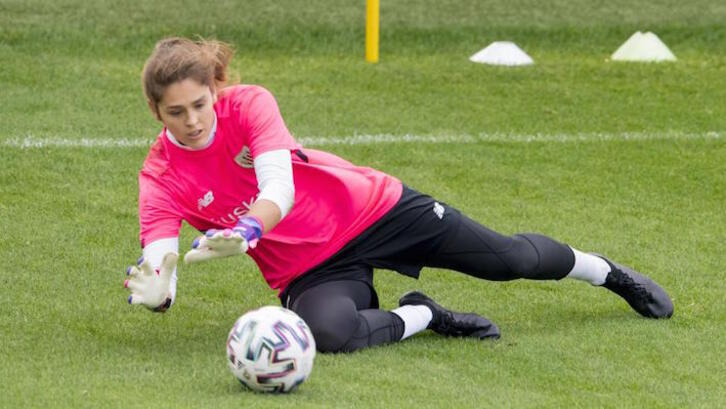 Amaia Peña durante un entrenamiento en Lezama.