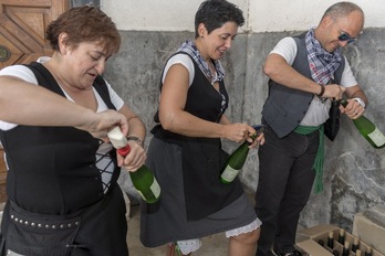 Txakolin eta oliba dastaketa larunbata eguerdian izango da Arrigorriagako Udaletxeko arkupeetan.