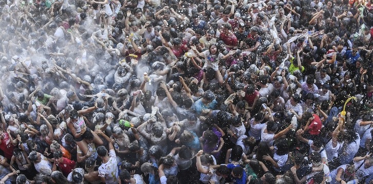 Errenteriako txupinazoan festarako gogoa lehertzen da.