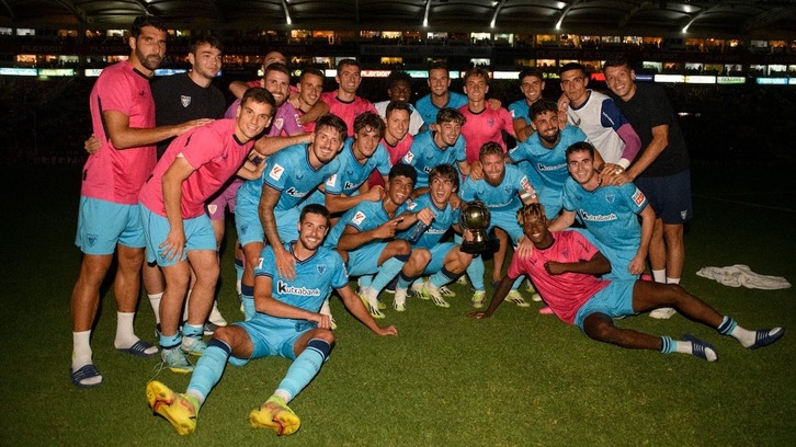 Los jugadores del Athletic celebran la victoria sobre Necaxa en la Copa Centenario.