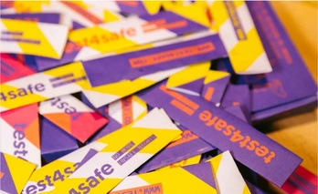 El formato de los test son tiras pequeñas que se pueden llevar con facilidad en el bolso o el bolsillo.