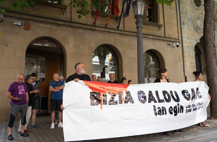 Concentración sindical hoy en Iruñea ante el Gobierno navarro por la muerte de un transportista el martes en Pitillas.
