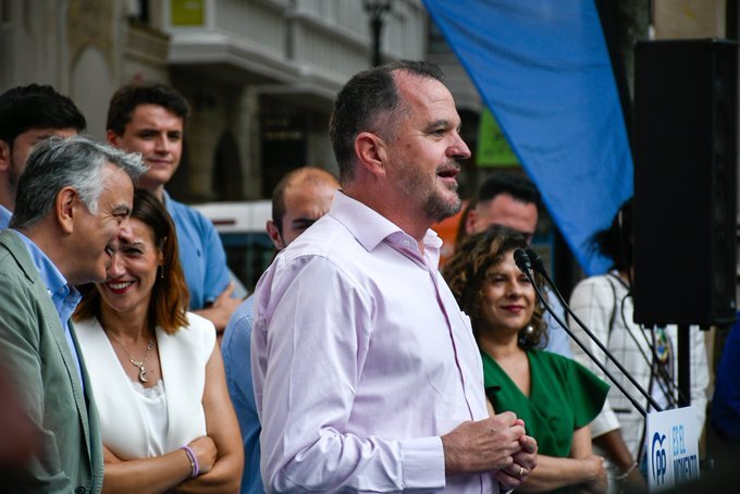 El presidente del PP de la CAV, Carlos Iturgaiz, en el último mitin de esta campaña. (PP) El presidente del PP de la CAV, Carlos Iturgaiz, en el último mitin de esta campaña. (PP)
