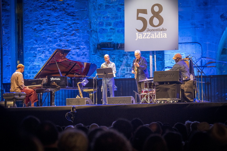 En la plaza de la Trinidad actuaron Julian Lage y Bill Frisel.