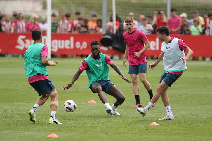 Iñaki Williams ez zen joan Mexikora eta Lezaman geratu zen entrenatzen.