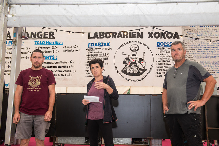 Ramontxu Laskarai, Maritxu Lopepe eta Jean-Paul Duhalde ELBko kideak, gaur goizean, Laborarien Xokoan, Baionan..