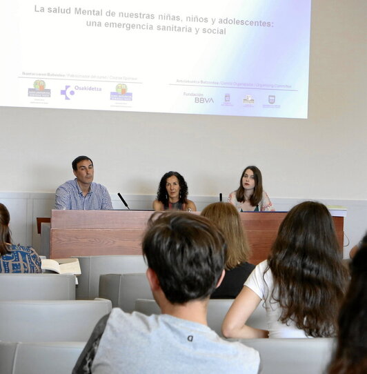 Ruiz, Calvete y Huguet, durante el curso de verano de la UPV-EHU.