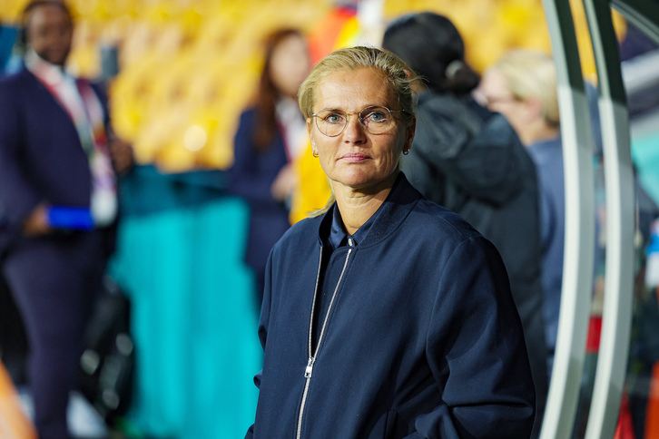 Sarina Wiegman Ingalaterrako selekzioko hautatzailea Australia eta Zeelanda Berriko Munduko Kopako lehen partidan, Haitiren aurkakoan.