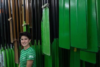 Miren Garmendia patroia Hondarribiko arraun klubean.