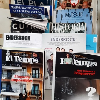 Algunas de las revistas que PP y Vox han intentado censurar en la biblioteca de Borriana.
