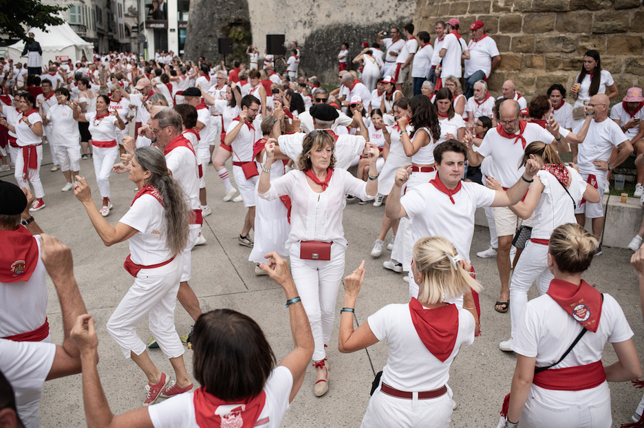 Ces habitants qui fuient la ville durant les Fêtes de Bayonne, Euskal  Herria