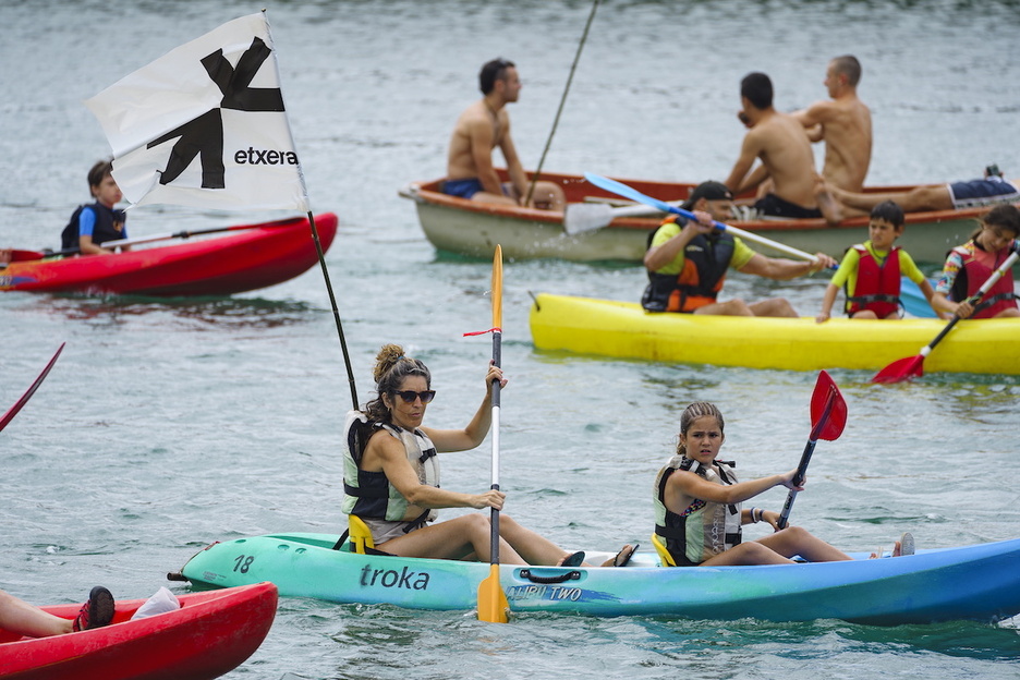 En la Itsas Martxa ha participapdo gente de todas las edades. En la Itsas Martxa ha participapdo gente de todas las edades.