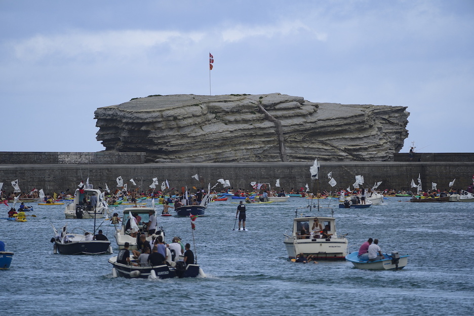 La Itsas Martxa en el puerto de Plentzia. La Itsas Martxa en el puerto de Plentzia.