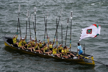 Orioko emakumeak, poz-pozik Getxoko estropada irabazi ostean.