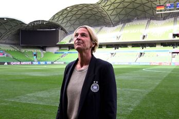 Martina Voss Tecklenburg triunfó como jugadora y también empieza a hacerlo como entrenadora, tras clasificar a Suiza para su primer Mundial hace cuatro años y lograr la plata europea con Alemania el verano pasado.