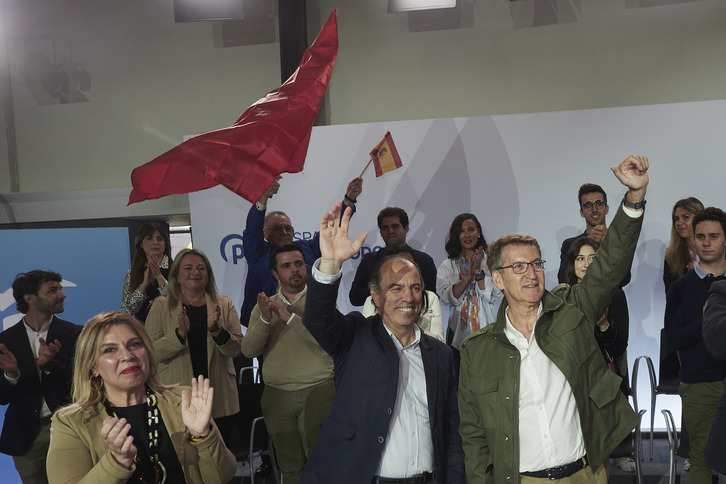 Feijóo y Adanero, durante la visita del líder del PP en campaña a Iruñea.