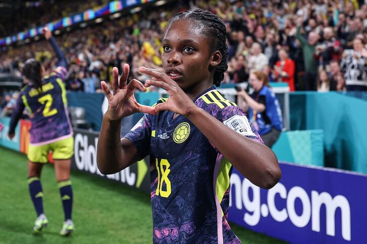 Linda Caicedo causa sensación.