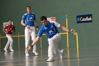 Hotz hasi badira ere, Ezkurdia-Mariezkurrena azkenerako nagusi izan dira kantxan.