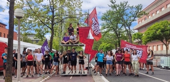 Gasteizko Txosnen kideek Arabako etxeko eta zainketako langileen elkarteari eman diote aurtengo Txosnisaria.