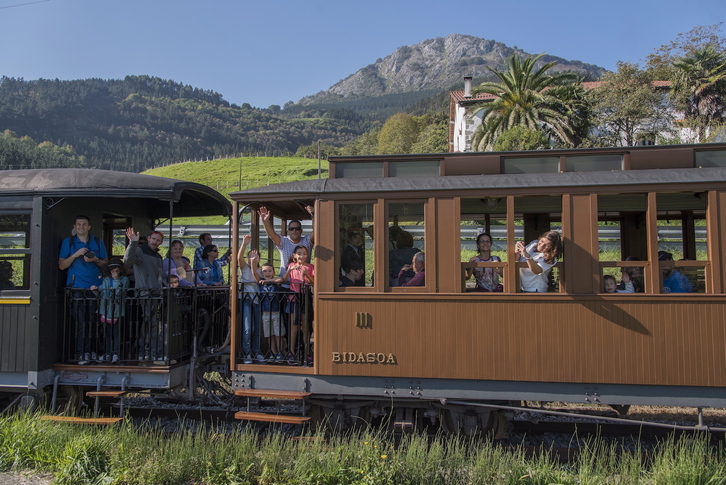 Trenbidearen Euskal Museoaren 23. urtemugako ospakizunetan martxan jarritako tren historikoetako bat, artxiboko irudian.