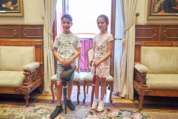 Zeledon eta Edurne Txiki, oraindik jantzi gabe baina lanabesak eskutan.