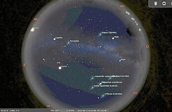 Gaueko zeruari so, Ilargiak ikuskizuna baldintzatu aurretik.