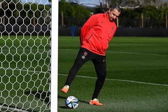 Andonovski no se ha ganado la confianza popular.