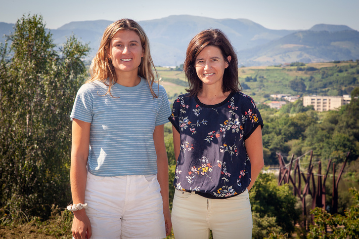 Lucia Gandarias eta Mª Luisa Fernandez-Gubieda EHUko Magnetismo eta Material Magnetikoen taldeko ikertzaileak, irudian.