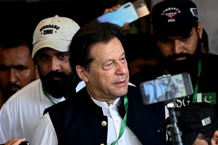 El detenido ex primer ministro Imran Khan 