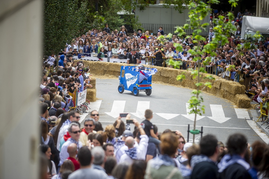 Alaveseko ikurrak ere ikusi dira. 