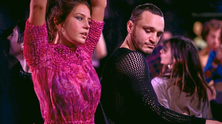 Adèle Exarchopoulos y Franz Rogowski protagonizan «Passages» y en la película son dos de los vértices de un triángulo sexoafectivo.